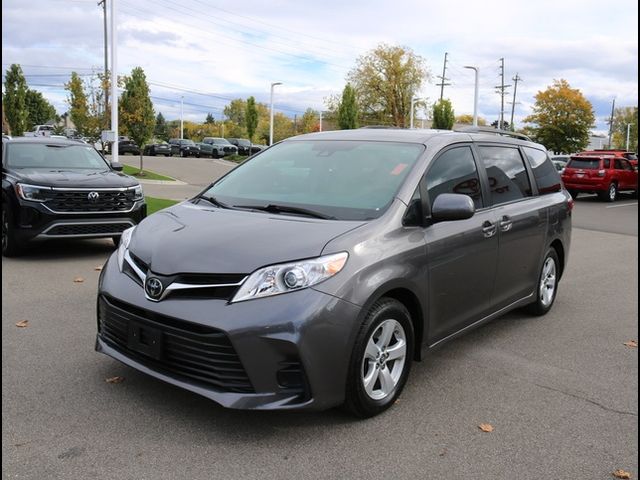 2018 Toyota Sienna LE