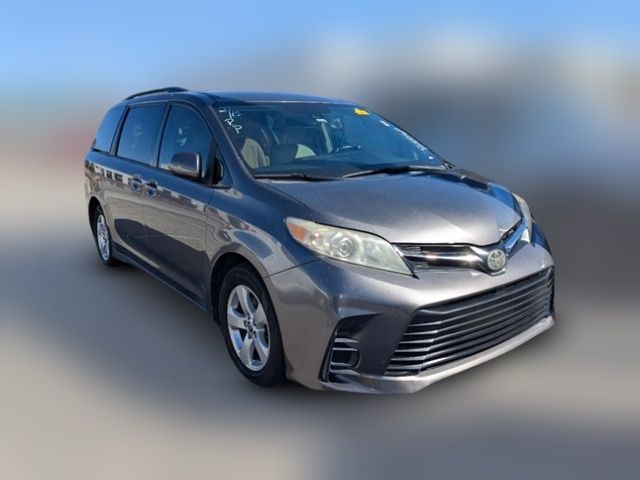 2018 Toyota Sienna LE