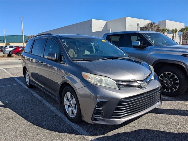 2018 Toyota Sienna LE