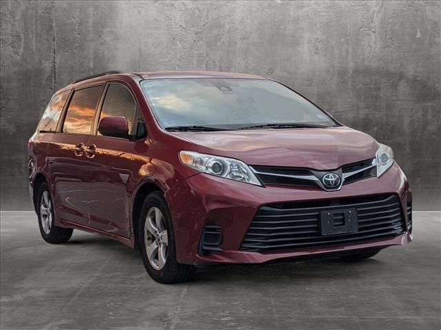 2018 Toyota Sienna LE