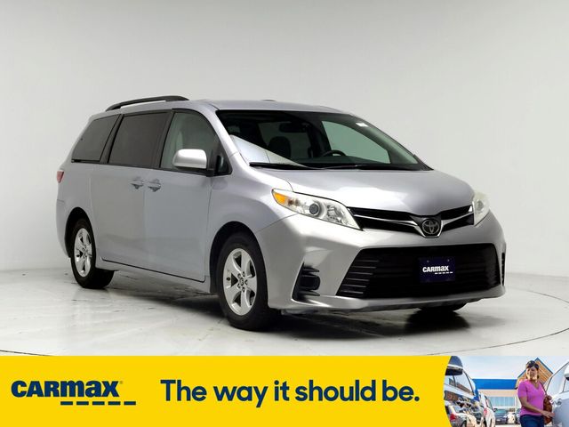 2018 Toyota Sienna LE