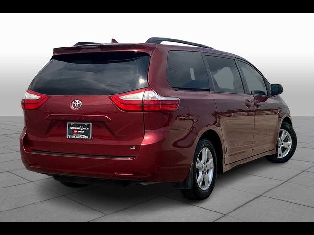 2018 Toyota Sienna LE
