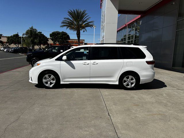 2018 Toyota Sienna LE