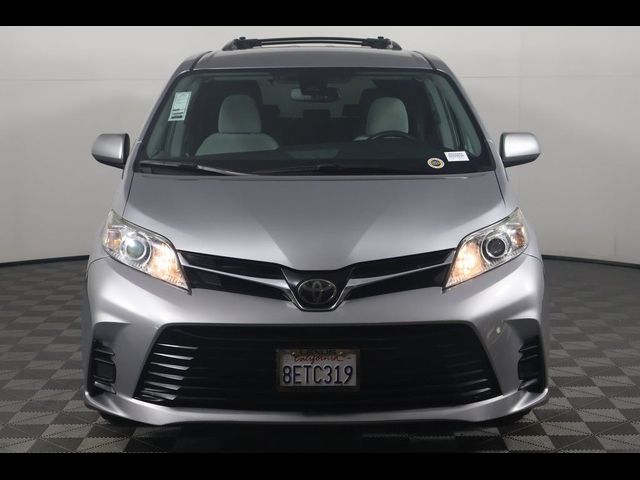 2018 Toyota Sienna LE