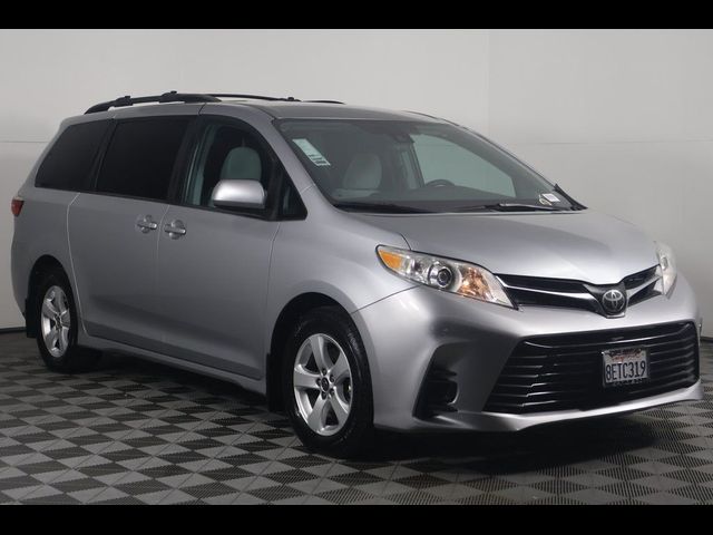 2018 Toyota Sienna LE