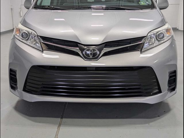 2018 Toyota Sienna LE