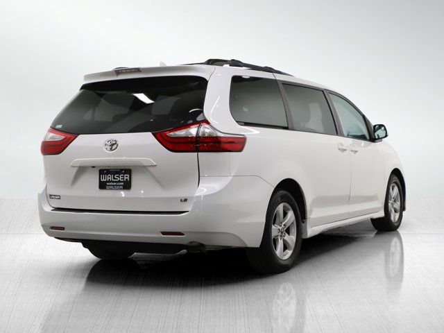 2018 Toyota Sienna LE Auto Access Seat