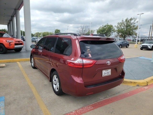 2018 Toyota Sienna LE