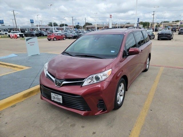 2018 Toyota Sienna LE