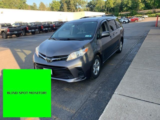 2018 Toyota Sienna LE