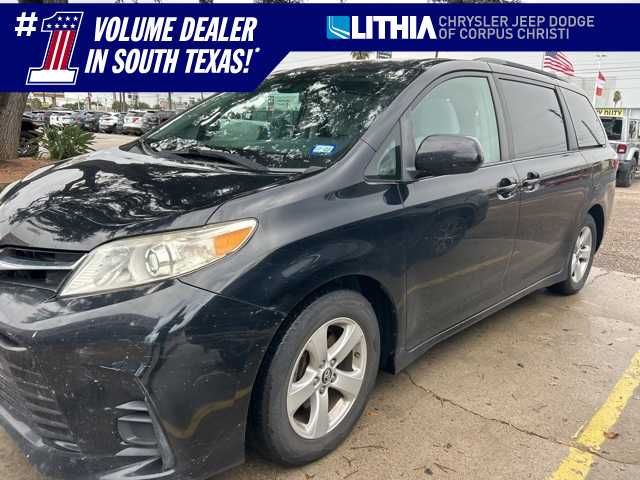 2018 Toyota Sienna LE