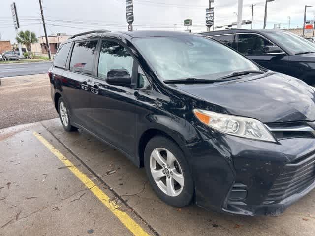 2018 Toyota Sienna LE