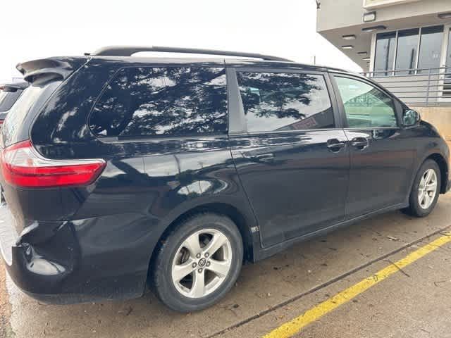 2018 Toyota Sienna LE