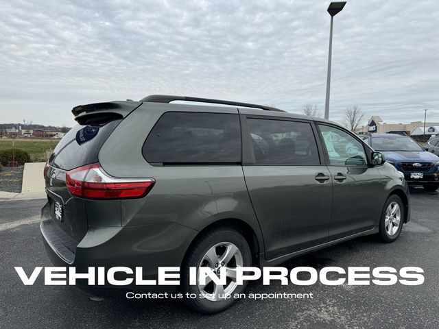 2018 Toyota Sienna LE Auto Access Seat