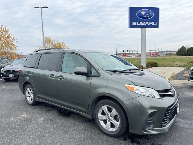 2018 Toyota Sienna LE Auto Access Seat