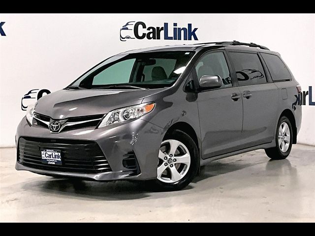 2018 Toyota Sienna LE