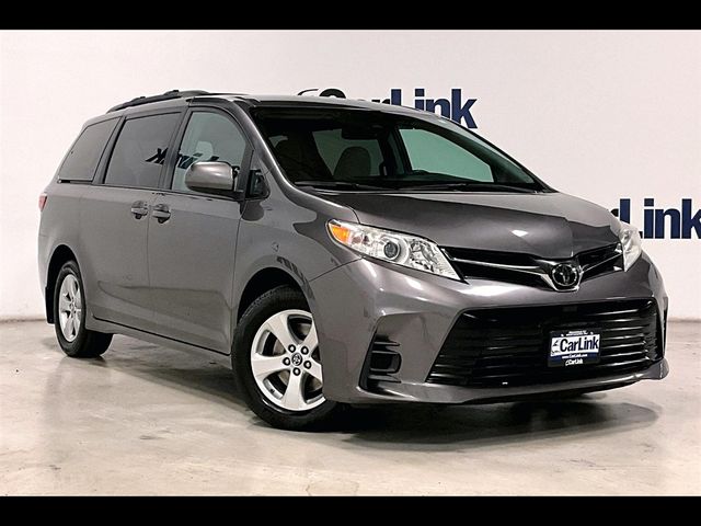 2018 Toyota Sienna LE