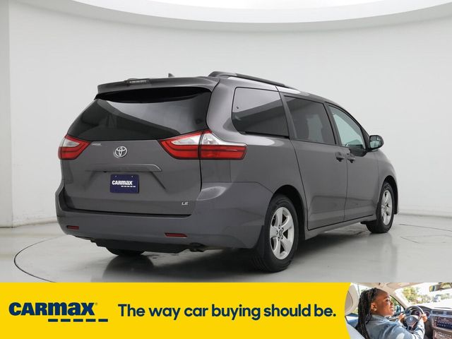 2018 Toyota Sienna LE