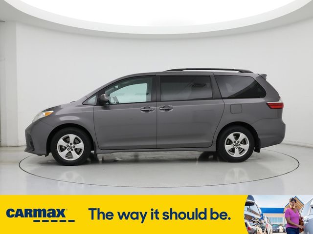 2018 Toyota Sienna LE