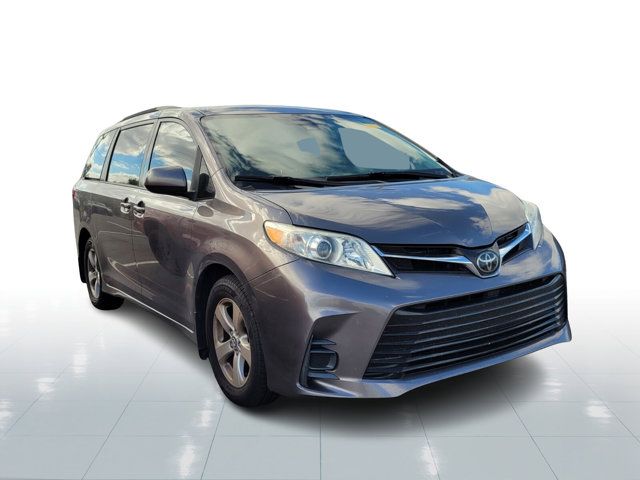 2018 Toyota Sienna LE