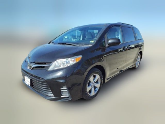 2018 Toyota Sienna LE