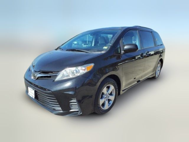 2018 Toyota Sienna LE