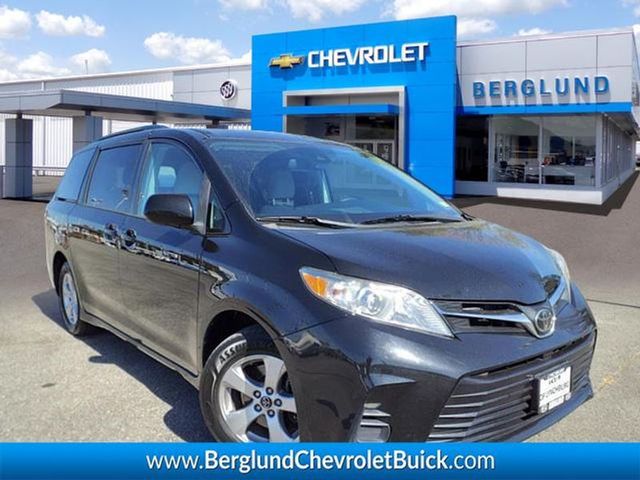 2018 Toyota Sienna LE