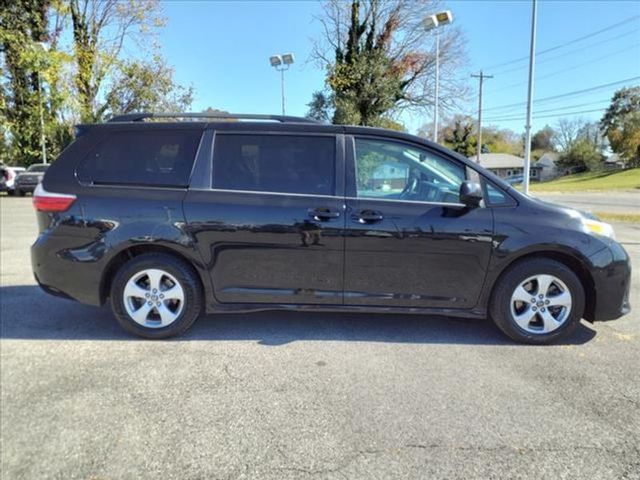 2018 Toyota Sienna LE