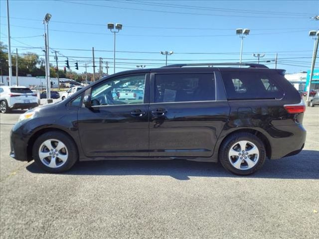 2018 Toyota Sienna LE