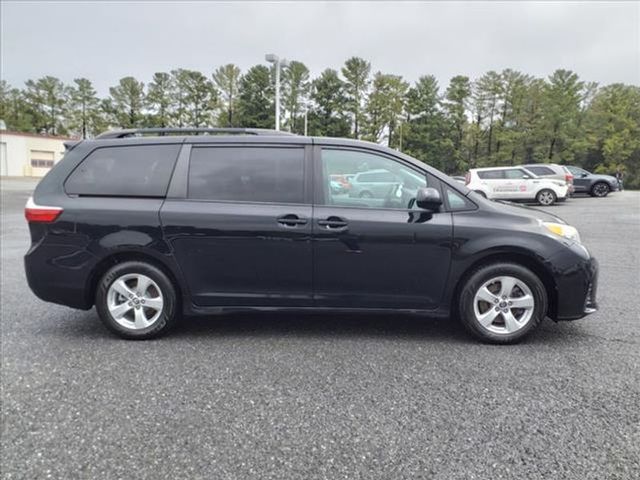 2018 Toyota Sienna LE