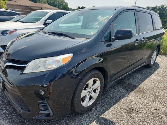 2018 Toyota Sienna LE