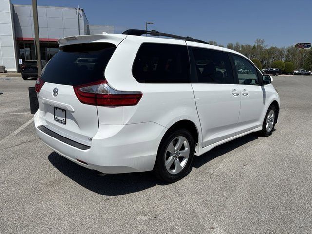2018 Toyota Sienna LE