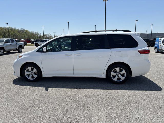 2018 Toyota Sienna LE