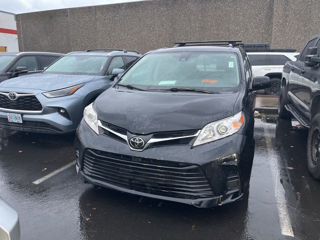 2018 Toyota Sienna LE