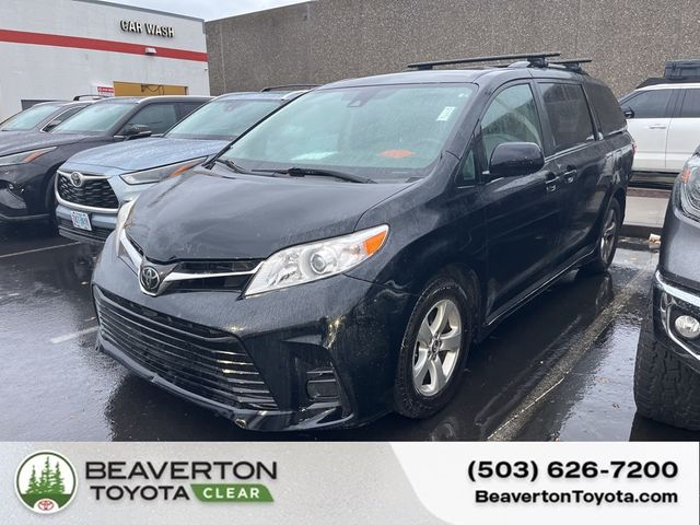 2018 Toyota Sienna LE