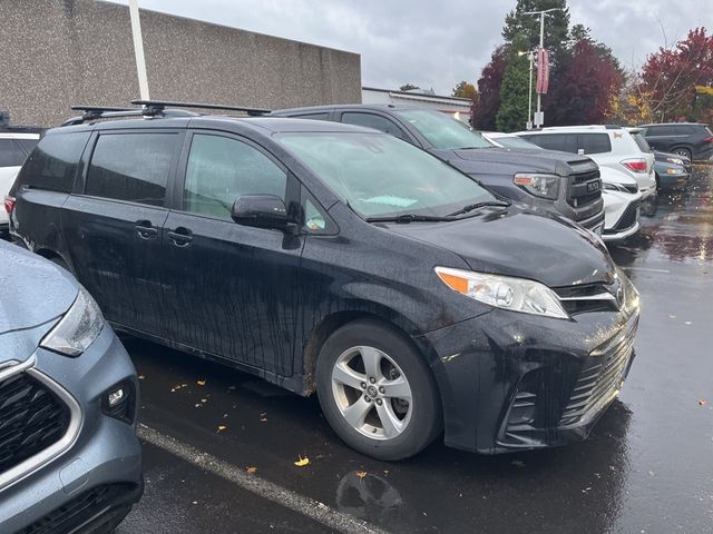 2018 Toyota Sienna LE