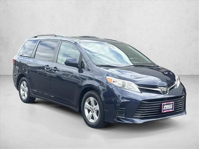2018 Toyota Sienna LE