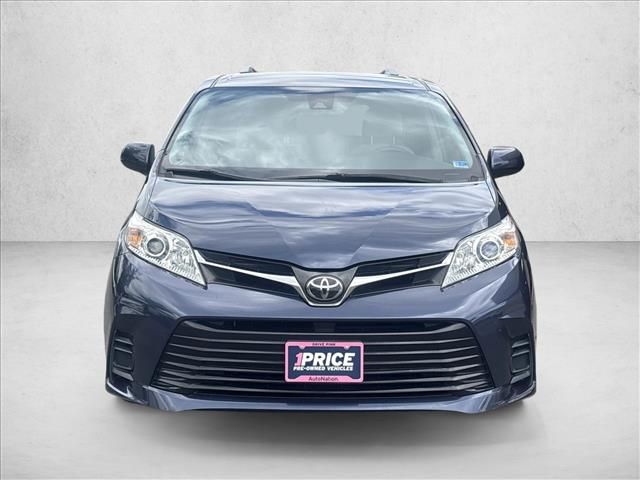 2018 Toyota Sienna LE