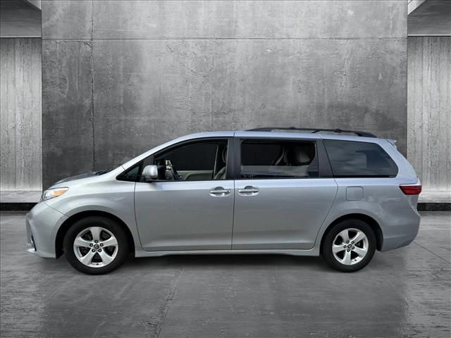 2018 Toyota Sienna LE