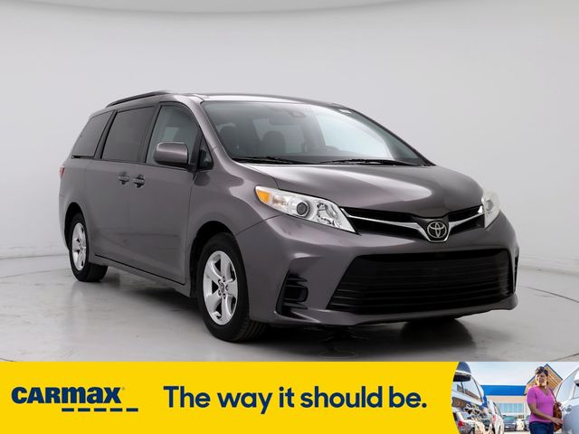 2018 Toyota Sienna LE