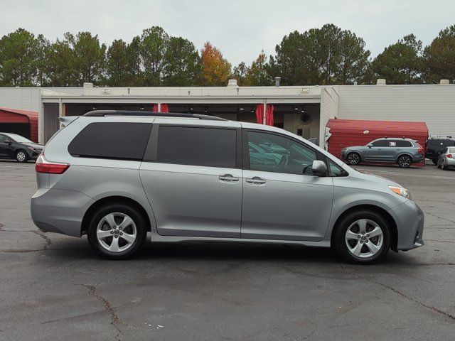 2018 Toyota Sienna LE