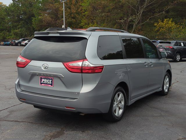 2018 Toyota Sienna LE