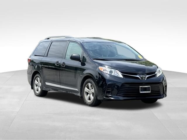 2018 Toyota Sienna LE