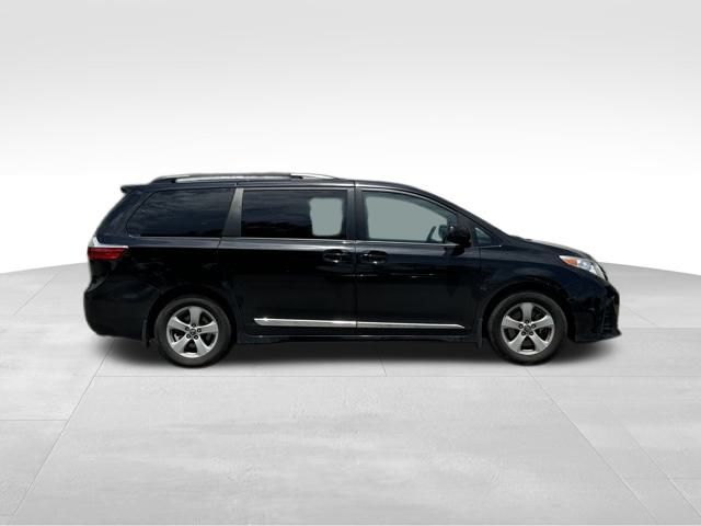 2018 Toyota Sienna LE