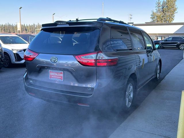 2018 Toyota Sienna LE