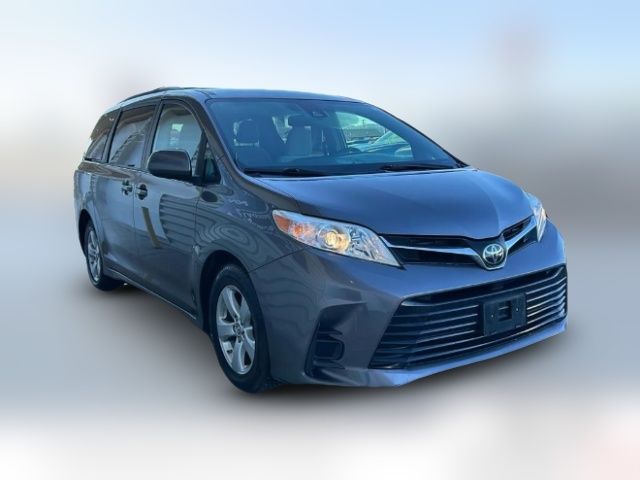 2018 Toyota Sienna LE