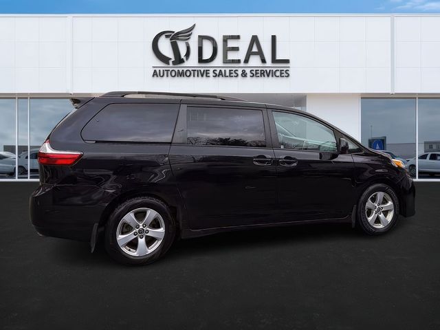 2018 Toyota Sienna LE
