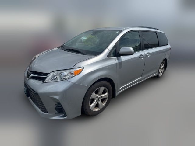 2018 Toyota Sienna LE