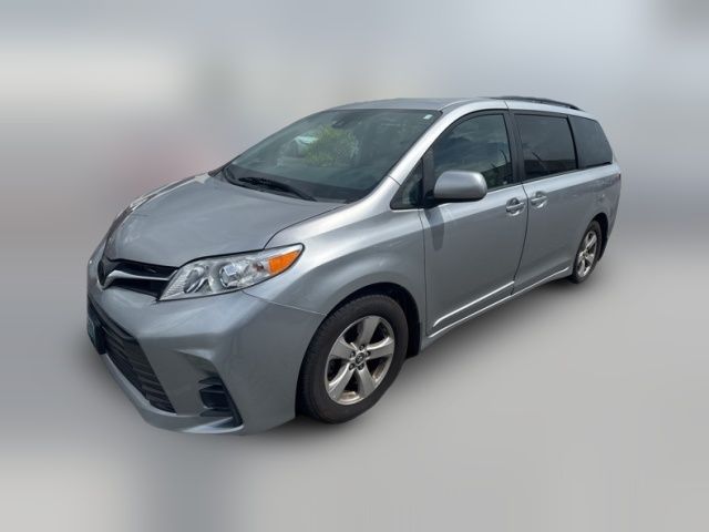 2018 Toyota Sienna LE