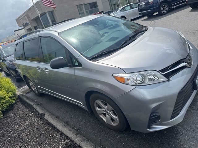 2018 Toyota Sienna LE
